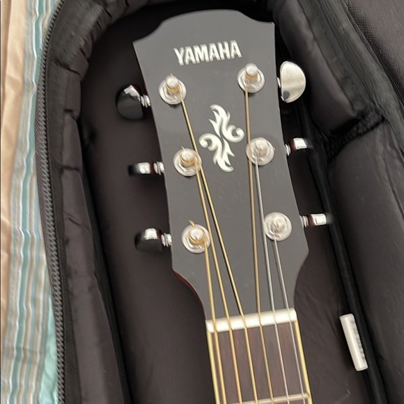 Yamaha Classic guitar - Picture 7 of 7